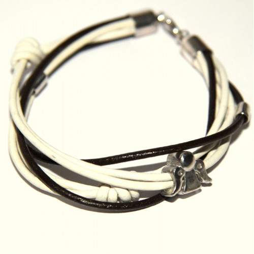 Náramek s kůží a stříbrnými ozdobami