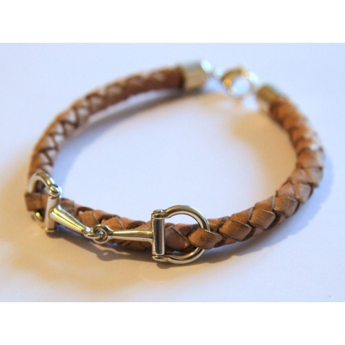 Náramek s kůží a stříbrnými ozdobami ve tvaru udidla